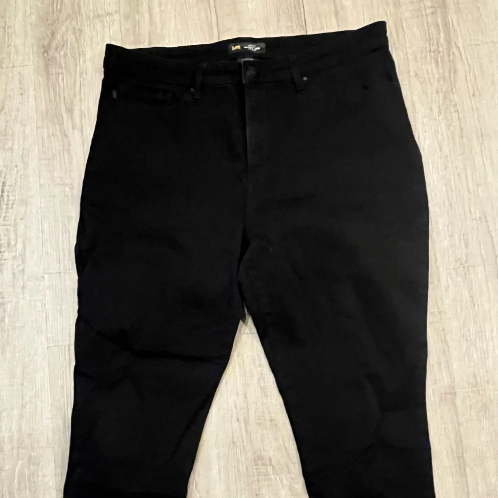 Lee Sculpting Slim Fit Skinny Leg Black Denim Jeans 16 Mid Rise - Picture 3 of 14